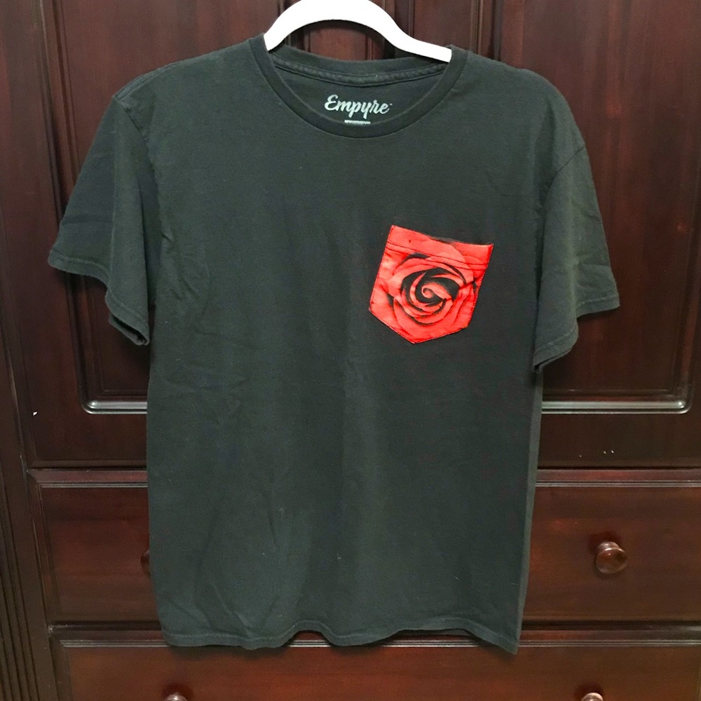 Men’s Empyre T shirt size Small